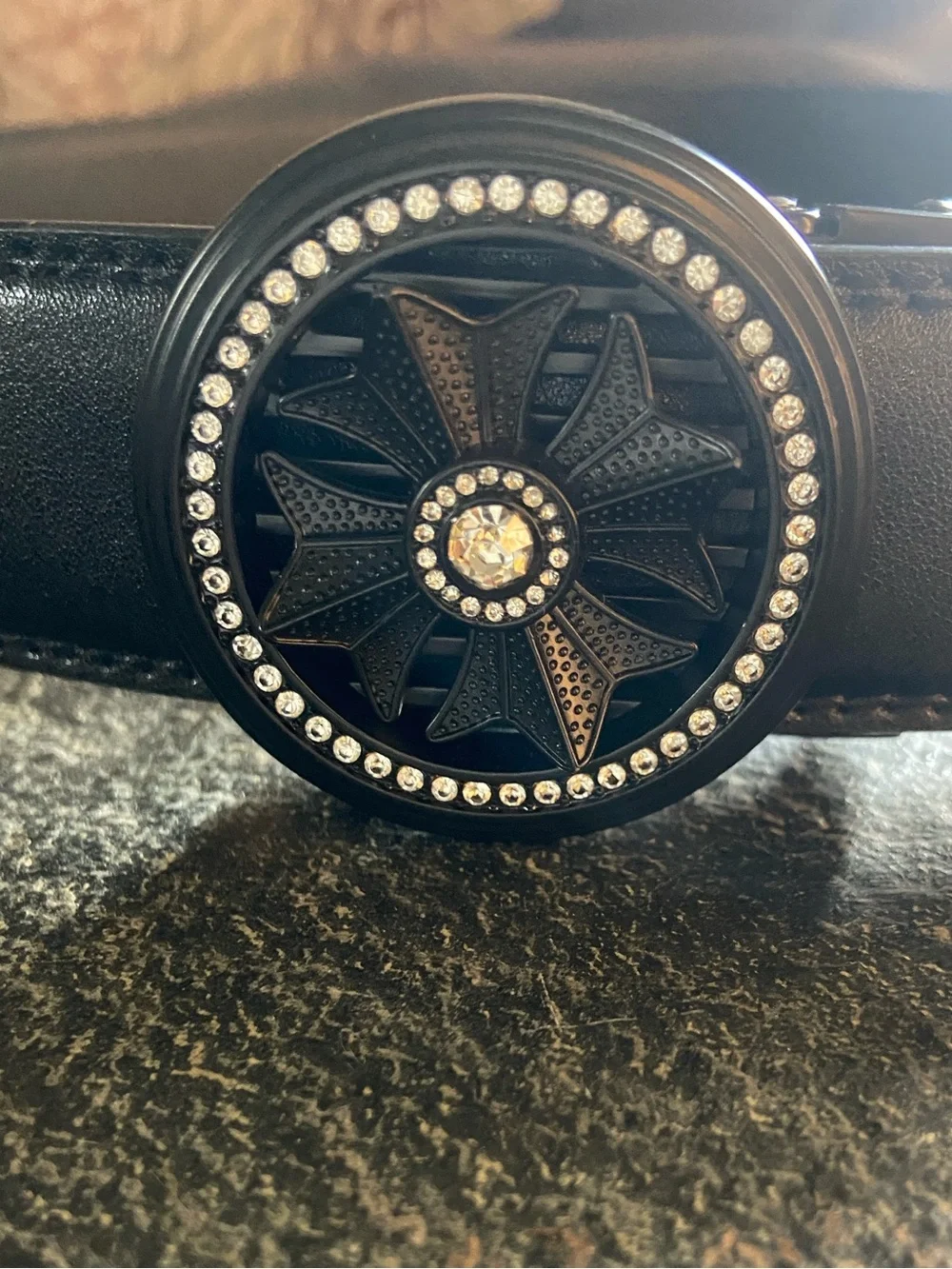 Spinning Star Belt Buckle with Crystal Accents NWOT Genuine Leather.⭐️💕